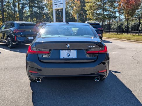 Used 2025 BMW 330i Sedan w/ Premium Package image 4