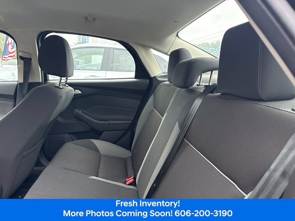 Used 2013 Ford Focus SE w/ SE Winter Pkg FWD image 7