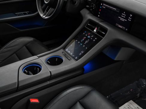 Used 2023 Porsche Taycan image 21