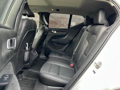 Used 2024 Volvo XC40 B5 Core w/ Protection Package Premier image 4