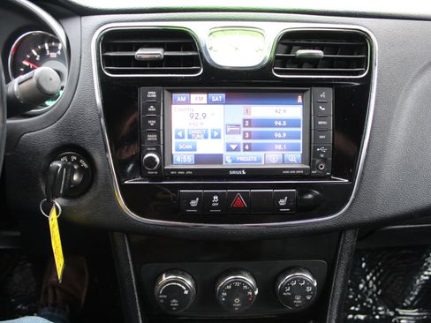 Used 2012 Chrysler 200 Limited image 16