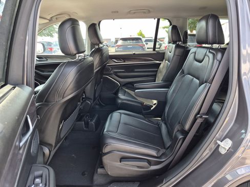 Used 2023 Jeep Grand Cherokee L Limited w/ Luxury Tech Group II AWD/4WD image 27