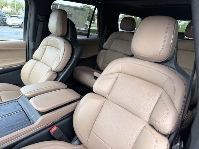 New 2027 Lincoln Navigator Black Label AWD/4WD image 13