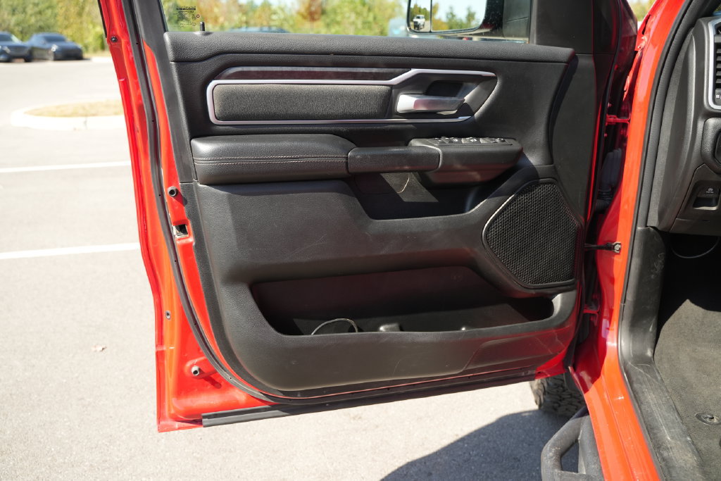 Used 2020 RAM 1500 4x4 Crew Cab image 15