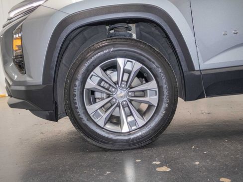 Used 2025 Chevrolet Equinox LT w/ Convenience Package II FWD image 9