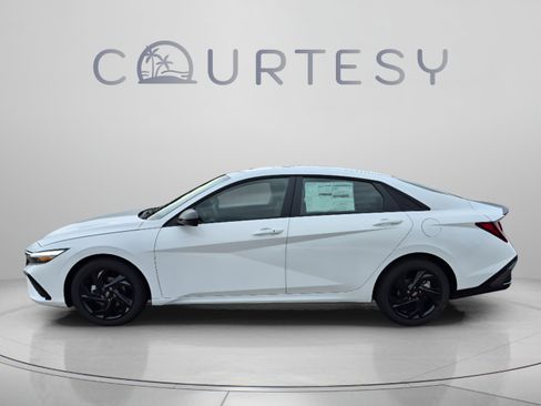 New 2026 Hyundai Elantra SEL Sport FWD image 2