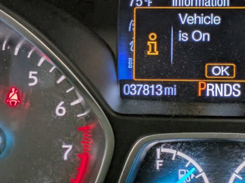 Used 2018 Ford Escape Titanium w/ Ford Safe & Smart Package AWD/4WD image 17