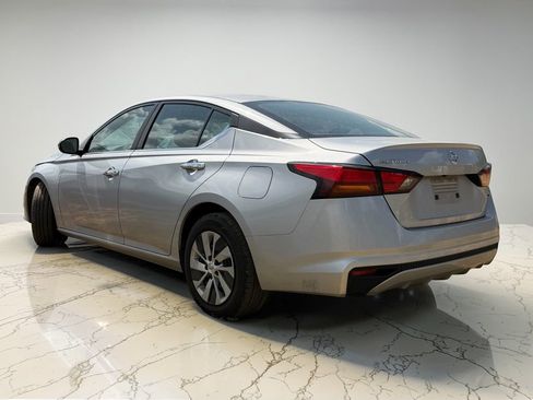 Used 2022 Nissan Altima 2.5 S image 2