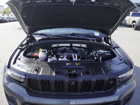 Used 2022 Jeep Grand Cherokee Trailhawk w/ Advanced Protech Group II AWD/4WD image 30