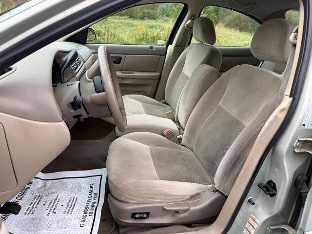 Used 2005 Ford Taurus SE FWD image 9