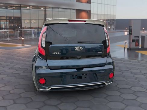 Used 2018 Kia Soul + FWD image 8