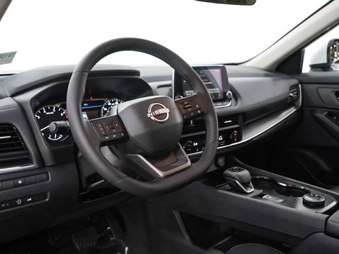 Certified 2026 Nissan Rogue SV AWD/4WD image 24