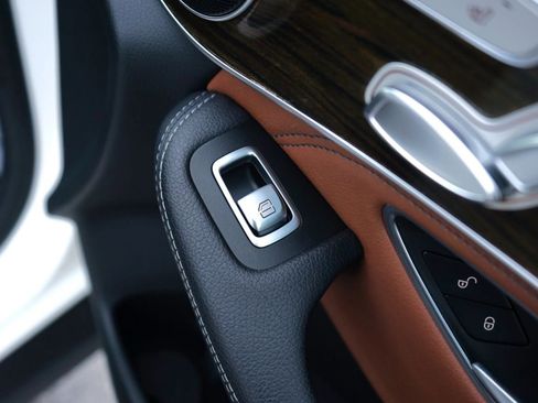 Used 2016 Mercedes-Benz GLC 300 4MATIC image 32