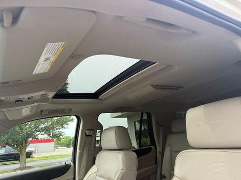 Used 2015 GMC Yukon Denali w/ Premium Package AWD/4WD image 20