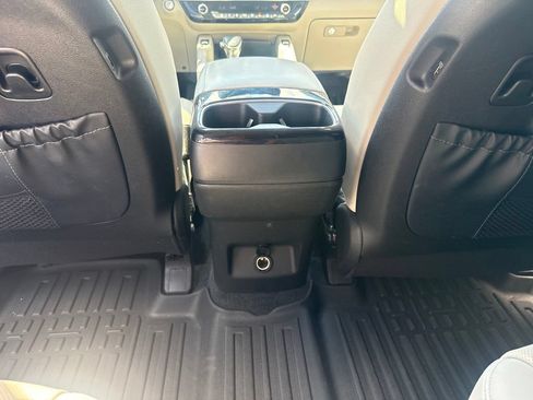 Used 2022 Kia Telluride EX w/ EX Premium Package FWD image 30