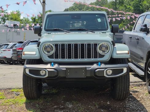 Used 2024 Jeep Wrangler Unlimited Sahara AWD/4WD image 3