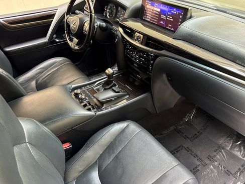 Used 2020 Lexus LX 570 4WD w/ Sport Package image 38