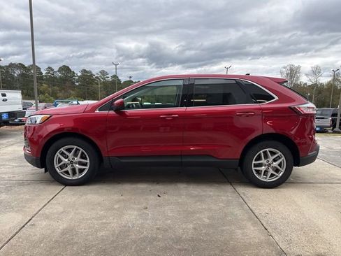Used 2024 Ford Edge SEL w/ Convenience Package image 4