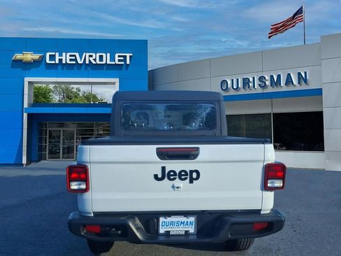 Used 2023 Jeep Gladiator Sport AWD/4WD image 4