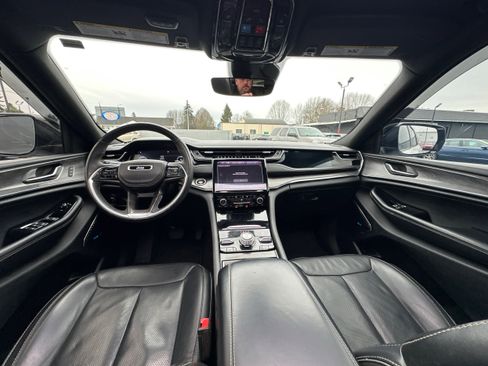 Used 2023 Jeep Grand Cherokee Overland image 30