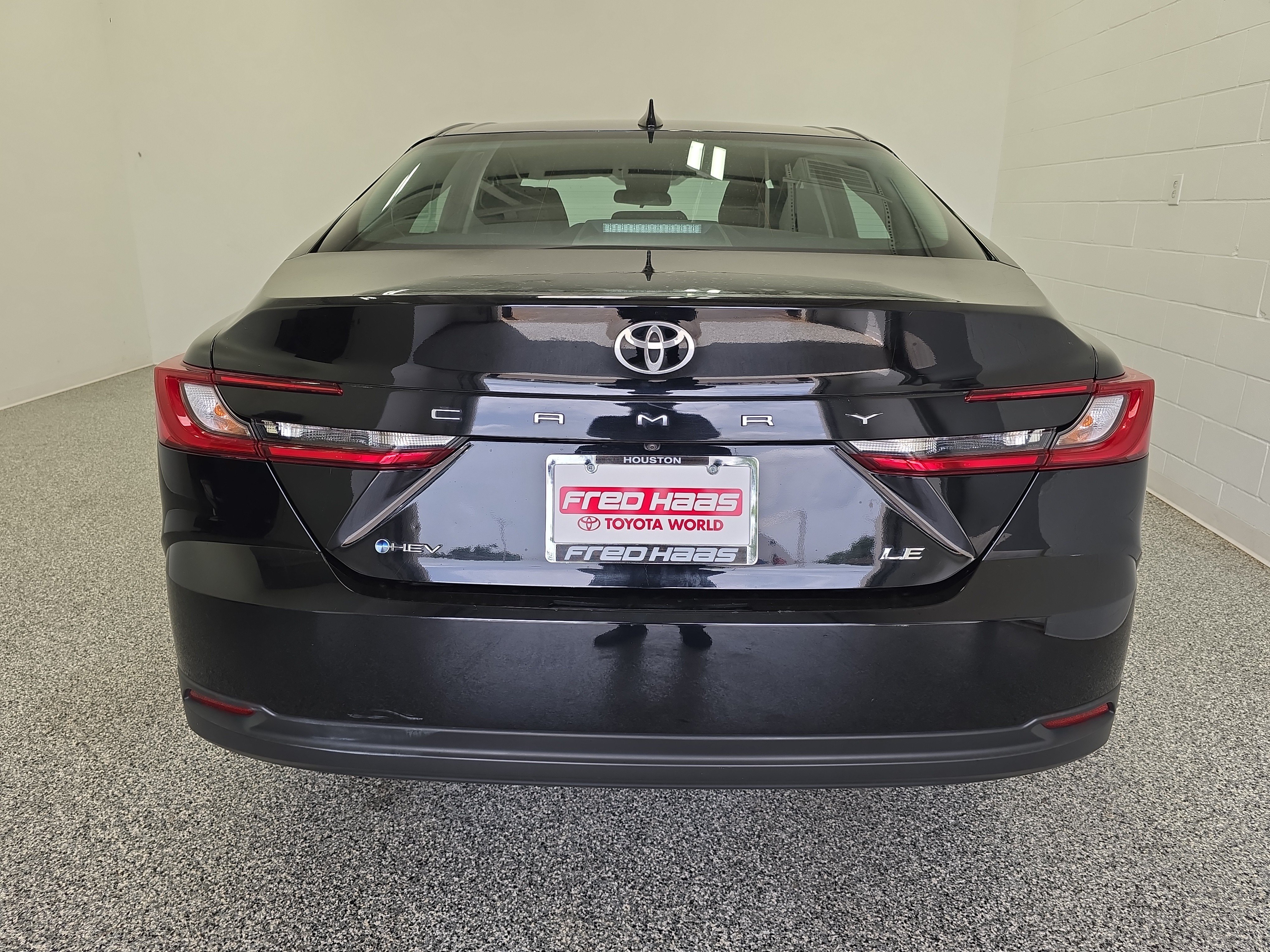 Used 2025 Toyota Camry LE FWD image 6
