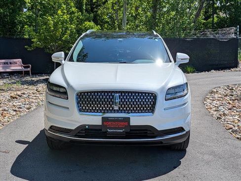 Used 2022 Lincoln Nautilus Reserve AWD/4WD image 9