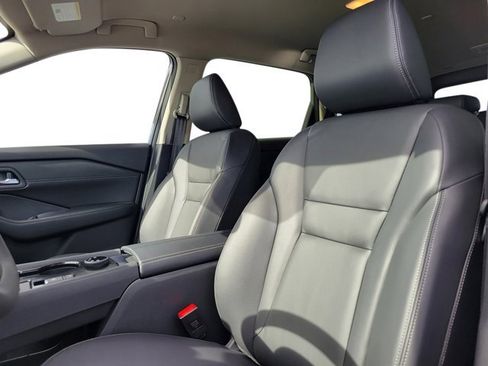 New 2025 Nissan Rogue SL image 13