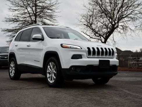 Used 2018 Jeep Cherokee Latitude Plus w/ Comfort/Convenience Group image 30
