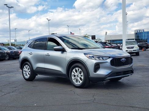 Used 2023 Ford Escape Active w/ Tech Pack #2 AWD/4WD image 2
