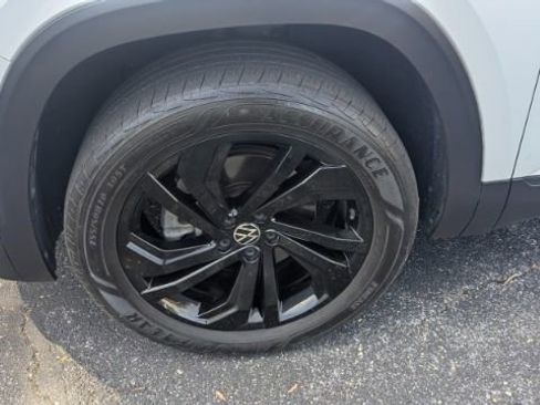 Used 2023 Volkswagen Atlas SE w/ Panoramic Sunroof Package image 9