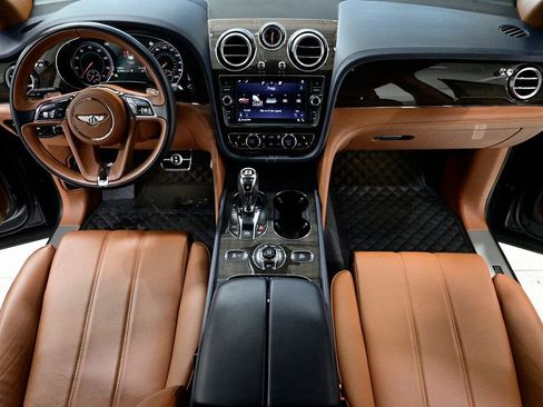 Used 2019 Bentley Bentayga image 13