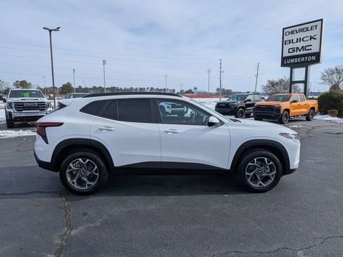New 2026 Chevrolet Trax LT image 2