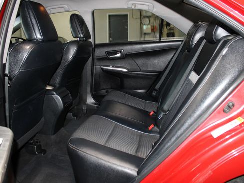 Used 2012 Toyota Camry SE FWD image 23