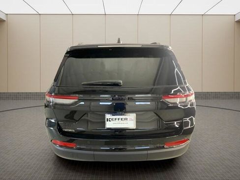 Certified 2025 Jeep Grand Cherokee Limited w/ Luxury Tech Group II AWD/4WD image 4