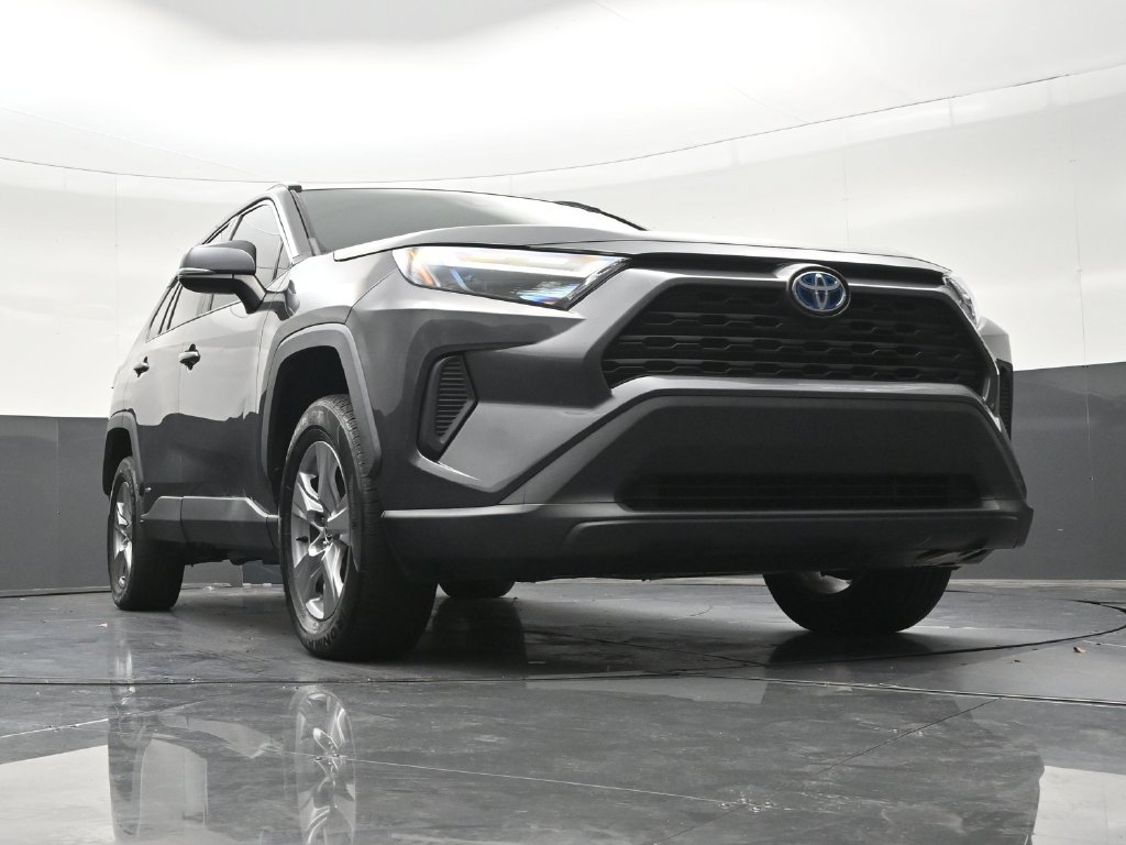 Used 2022 Toyota RAV4 XLE AWD/4WD image 32