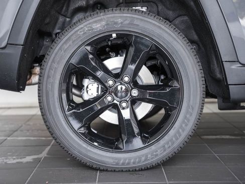 New 2025 Jeep Grand Cherokee 4WD image 17