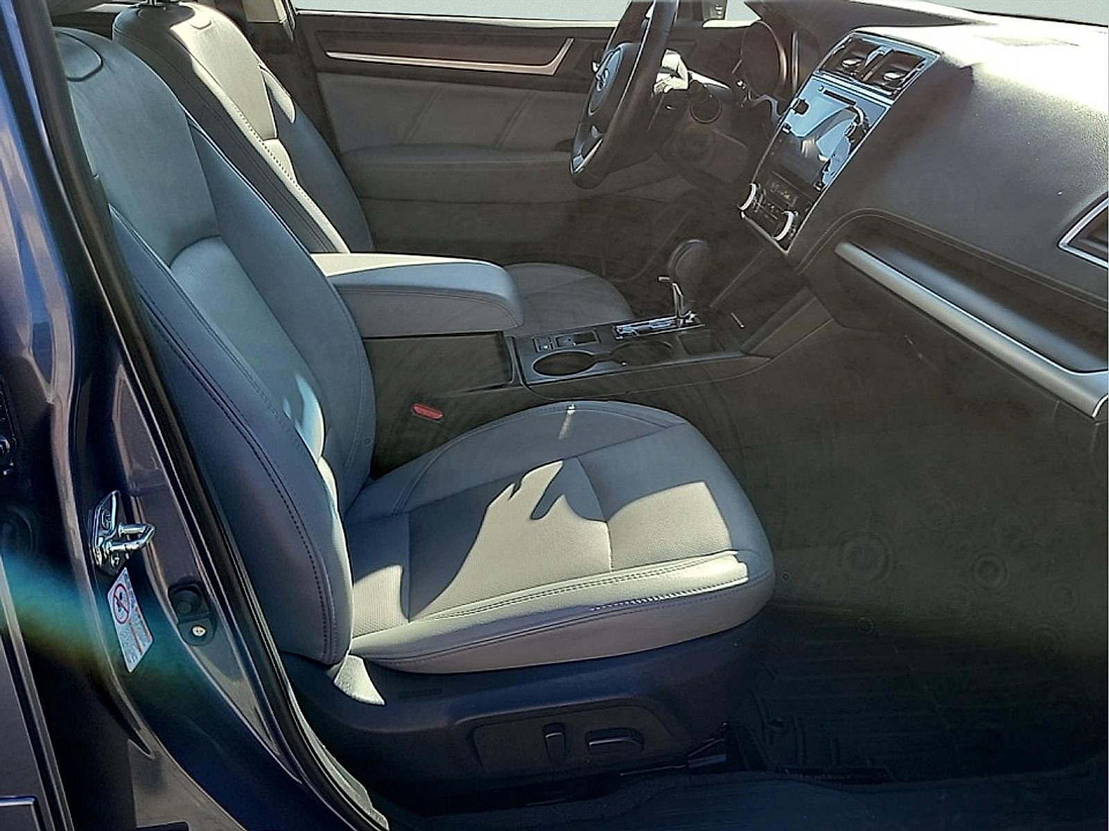 Used 2018 Subaru Legacy 3.6R Limited AWD/4WD image 10
