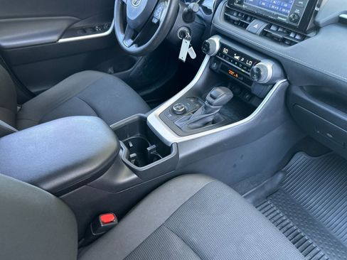 Used 2022 Toyota RAV4 LE image 16