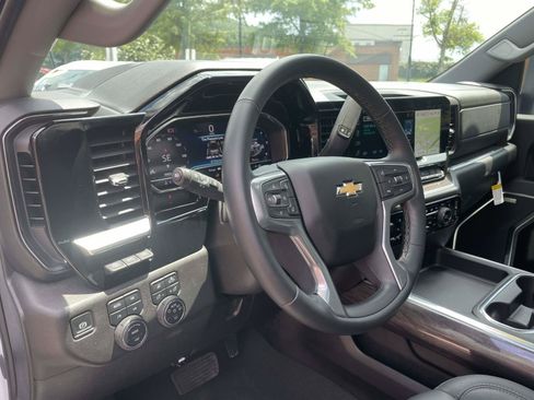 Used 2025 Chevrolet Silverado 3500 LTZ w/ LTZ Plus Package AWD/4WD image 8