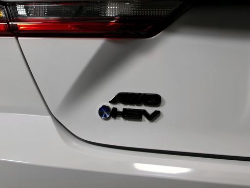 Used 2025 Toyota Camry SE AWD/4WD image 16