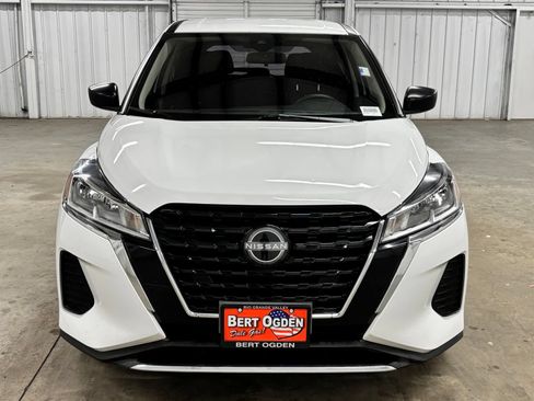 Used 2022 Nissan Kicks S FWD image 2