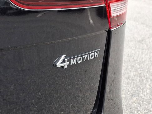 Used 2023 Volkswagen Tiguan SE R-Line image 29