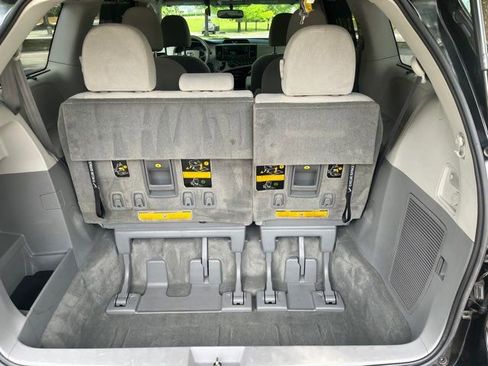 Used 2014 Toyota Sienna LE AWD/4WD image 28