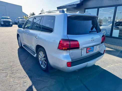 Used 2011 Lexus LX 570 4WD w/ Luxury Pkg image 3