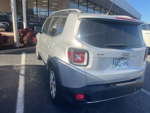 Used 2016 Jeep Renegade Limited image 4