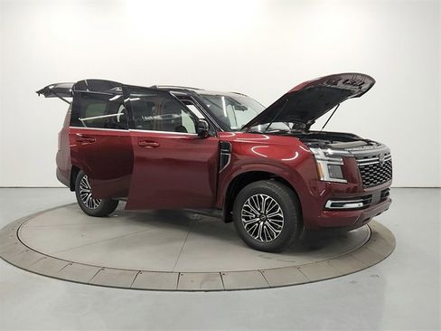 Used 2025 Nissan Armada Platinum image 9