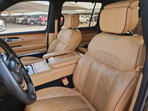 Used 2023 Jeep Grand Wagoneer Series III AWD/4WD image 15
