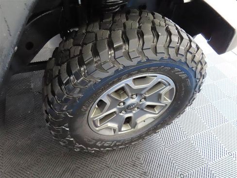 Used 2013 Jeep Wrangler Unlimited Rubicon w/ Connectivity Group AWD/4WD image 9