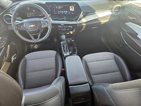 Used 2025 Chevrolet Trax LT image 16