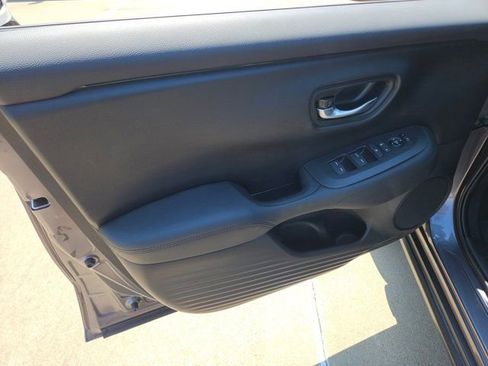 Used 2025 Honda HR-V LX image 13